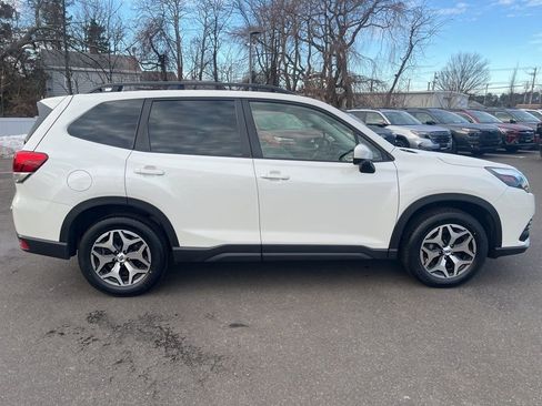 Used 2023 Subaru Forester Premium image 7