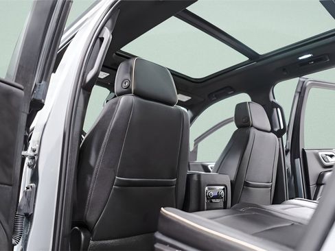 Used 2023 GMC Yukon SLT w/ SLT Luxury Package image 30