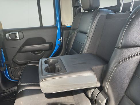 Used 2020 Jeep Gladiator Overland image 13