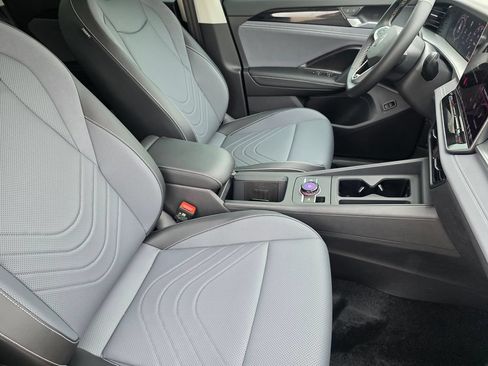 New 2026 Volkswagen Tiguan SE FWD image 12