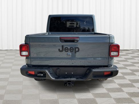 Used 2025 Jeep Gladiator Sport image 4