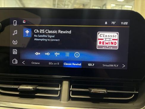 Used 2025 Chevrolet Trax LT FWD image 18