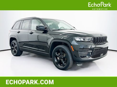 Used 2023 Jeep Grand Cherokee Altitude image 1