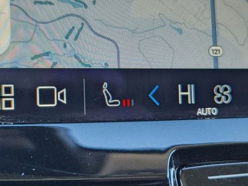 Certified 2022 Volvo XC60 B5 Momentum image 24