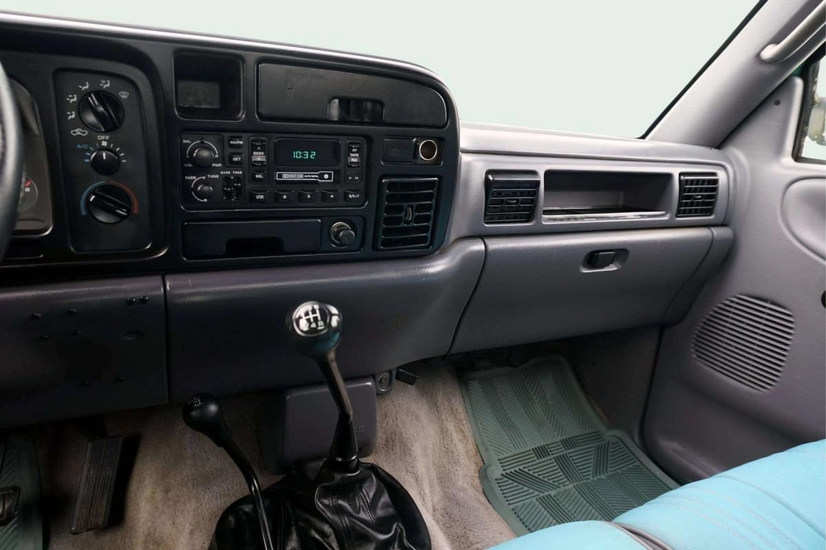 Used 1997 Dodge Ram 1500 Truck 4x4 Club Cab image 14