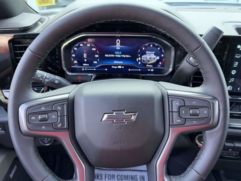 Certified 2025 Chevrolet Silverado 2500 ZR2 w/ Technology Package AWD/4WD image 33