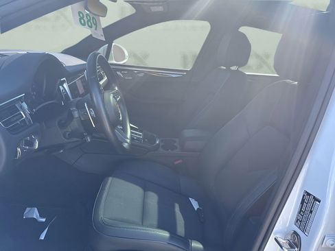 Used 2024 Porsche Macan AWD/4WD image 7