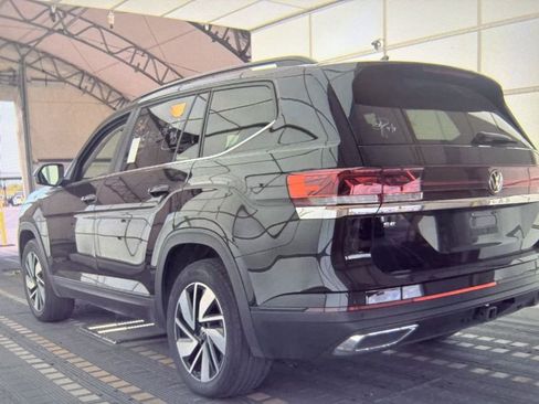 Used 2025 Volkswagen Atlas SE image 5