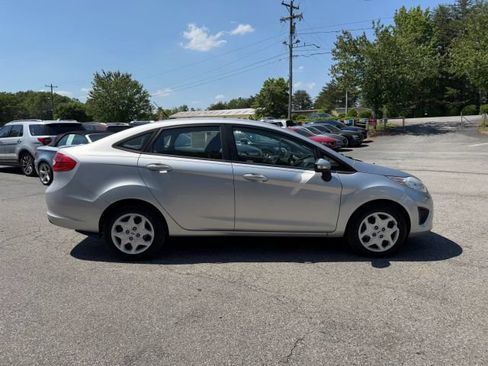 Used 2013 Ford Fiesta SE FWD image 6