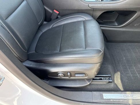 Used 2023 GMC Acadia SLT w/ Preferred Package image 32