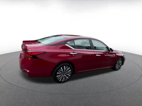 Used 2025 Nissan Altima 2.5 SV FWD image 15