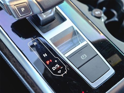 Used 2024 Audi Q8 Premium Plus w/ Premium Plus Package image 28