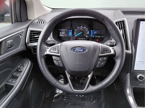 Used 2024 Ford Edge Titanium image 39