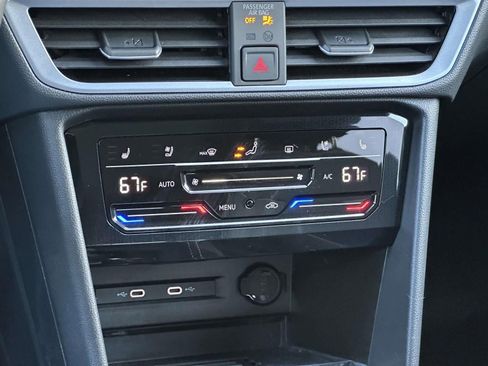 Certified 2025 Volkswagen Taos SEL image 20