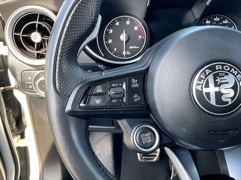 Used 2022 Alfa Romeo Stelvio Veloce image 17