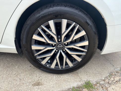 Used 2025 Nissan Altima 2.5 SV FWD image 30
