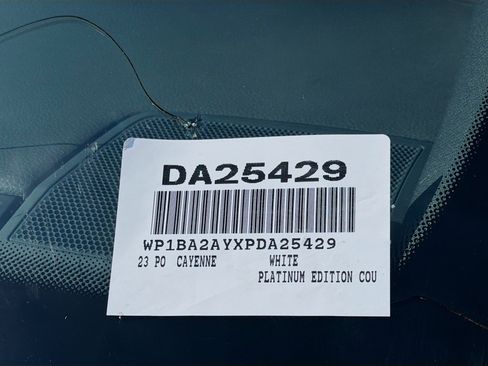 Used 2023 Porsche Cayenne Platinum Edition image 38