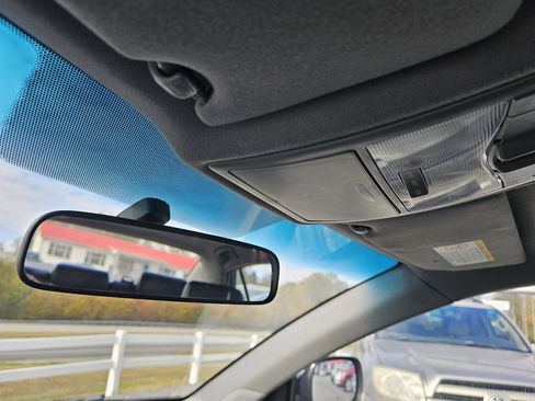 Used 2005 Toyota Avalon XL image 16