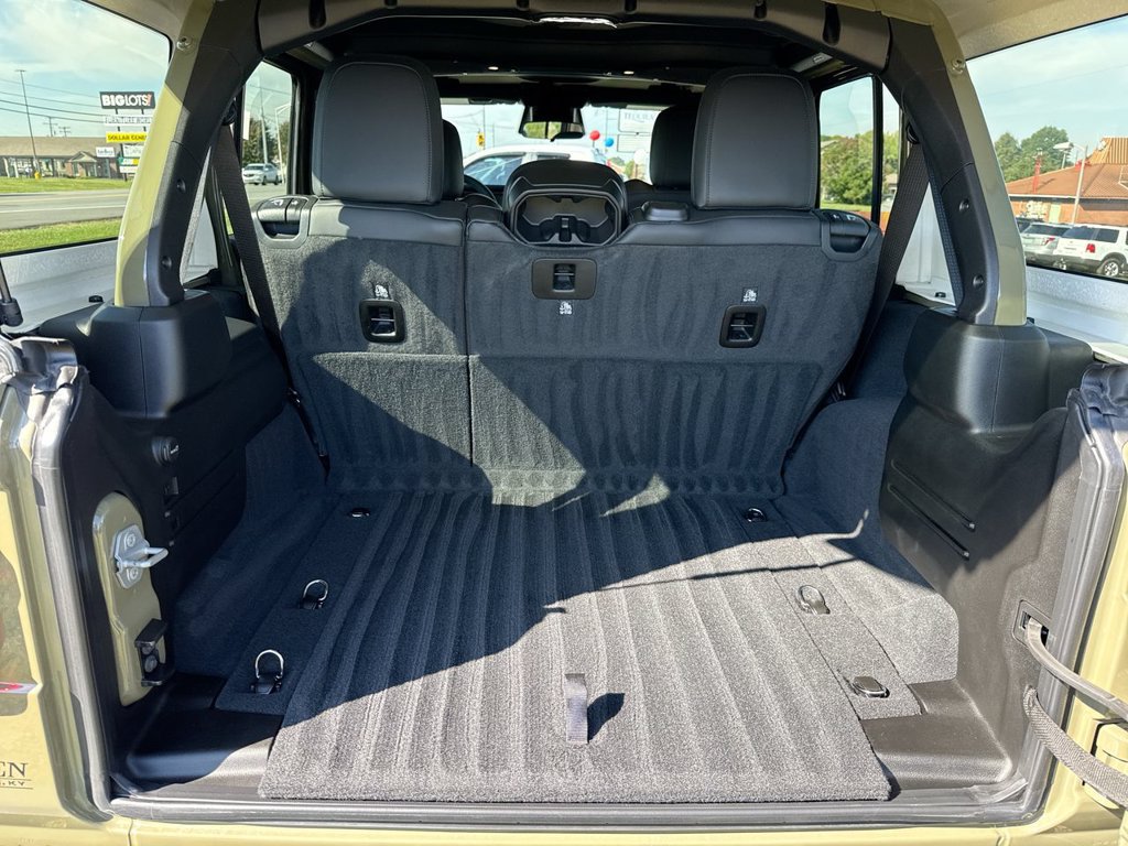 Used 2026 Jeep Wrangler Unlimited Rubicon AWD/4WD image 17