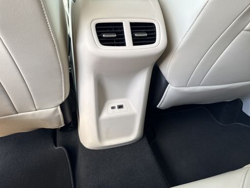 Used 2023 Buick Envision Essence AWD/4WD image 19