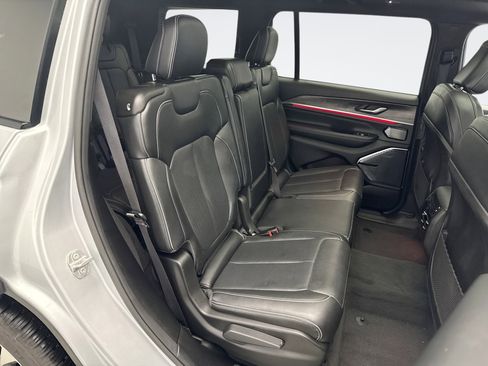 Used 2022 Jeep Grand Cherokee L Overland image 19