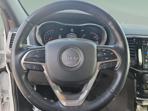 Used 2021 Jeep Grand Cherokee Laredo X AWD/4WD image 16