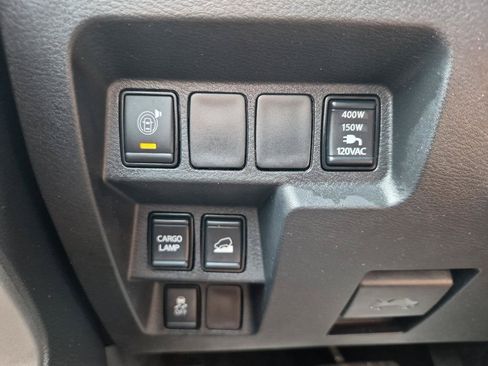Used 2022 Nissan Frontier SV AWD/4WD image 16
