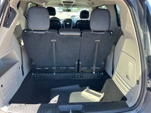 Used 2014 Chrysler Town & Country Touring FWD image 12