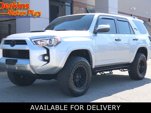 Used 2022 Toyota 4Runner TRD Off-Road AWD/4WD image 1