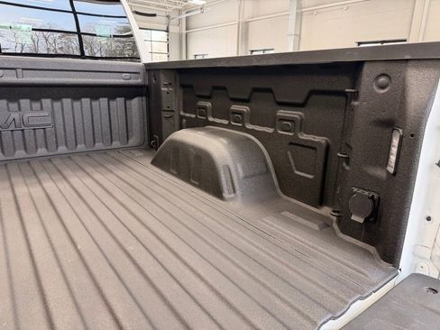 Used 2024 GMC Sierra 1500 Elevation image 11