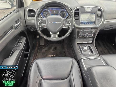 Used 2017 Chrysler 300 Touring w/ Value Package RWD image 4