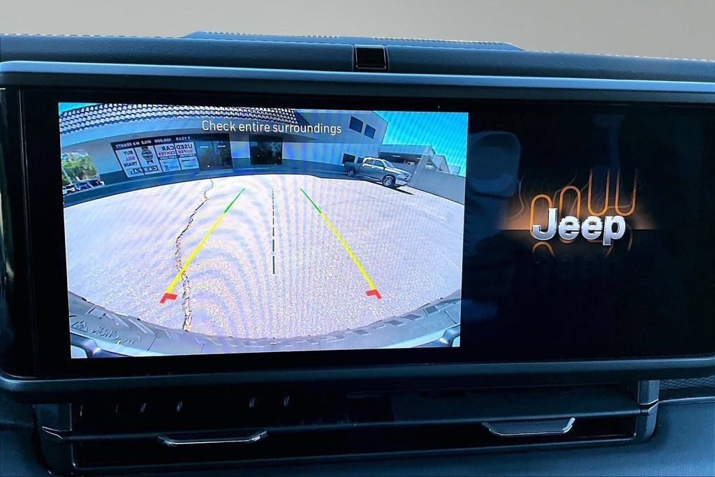 Certified 2025 Jeep Wrangler Unlimited Rubicon w/ Convenience Group AWD/4WD image 24