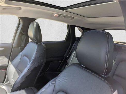 Used 2025 Ford Escape Platinum AWD/4WD image 16