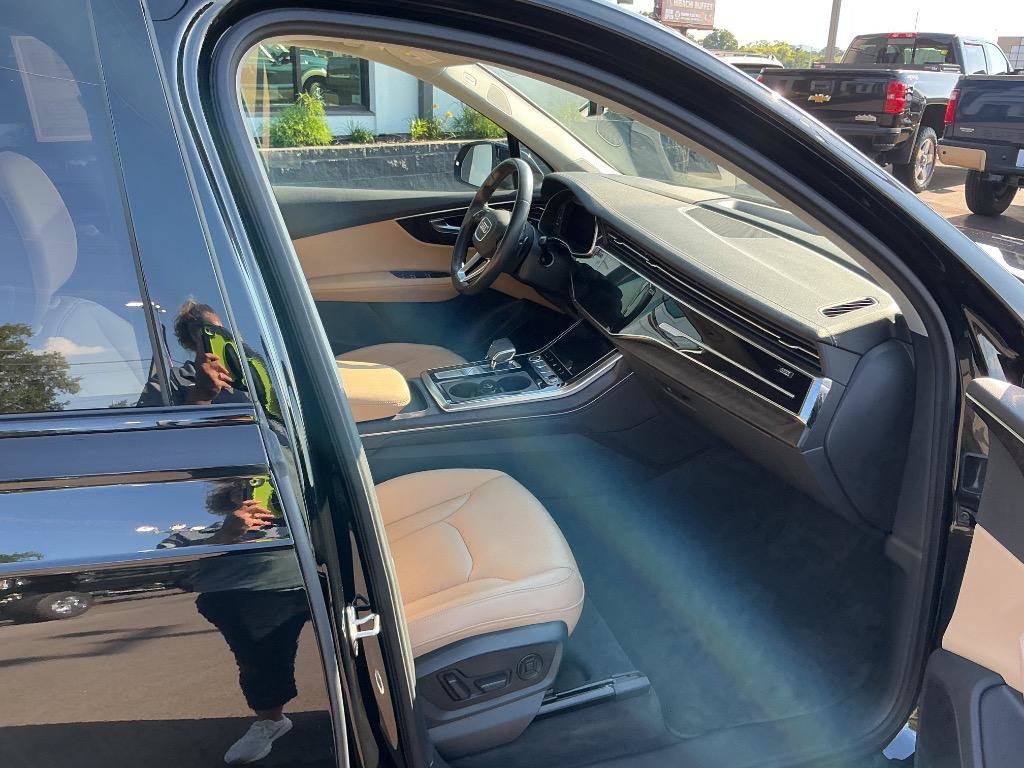 Used 2023 Audi Q7 3.0T Prestige AWD/4WD image 11