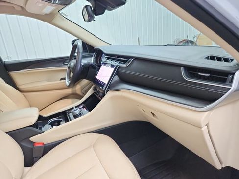 Used 2021 Jeep Grand Cherokee L Limited AWD/4WD image 38