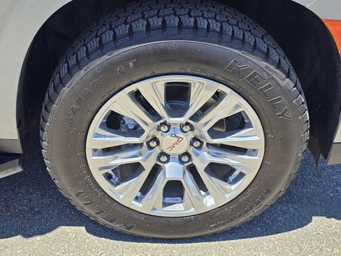Used 2024 GMC Yukon Denali RWD image 9