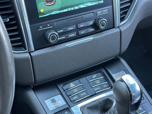 Used 2018 Porsche Macan S image 23