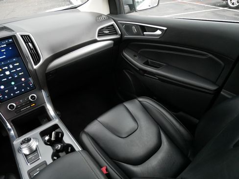 Used 2022 Ford Edge Titanium AWD/4WD image 11