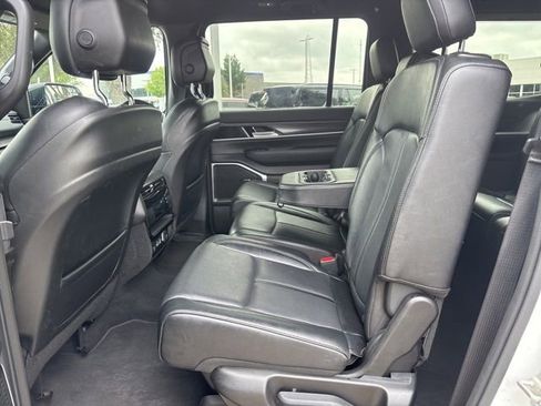 Used 2024 Jeep Wagoneer Series II w/ Flexible Seating Group RWD image 13