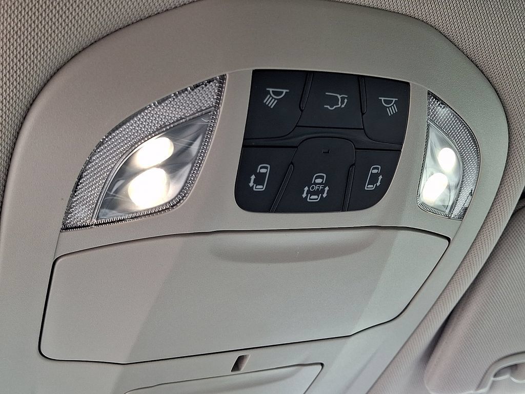 Used 2023 Chrysler Pacifica Touring-L FWD image 23