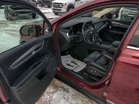 Used 2017 Cadillac XT5 Premium Luxury w/ LPO, Wheel Lock Package image 9