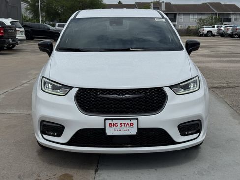 New 2026 Chrysler Pacifica Select FWD image 3