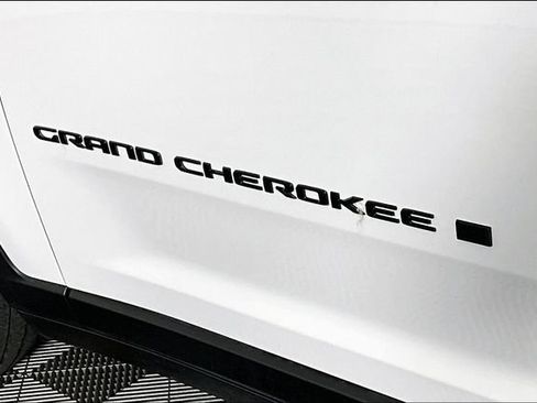 Used 2023 Jeep Grand Cherokee L Laredo RWD image 23