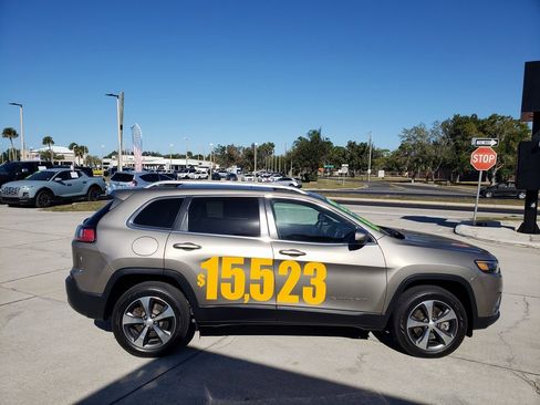 Used 2019 Jeep Cherokee Limited w/ Technology Group image 7