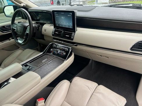 Used 2019 Lincoln Navigator Reserve image 38