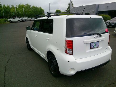 Used 2015 Scion xB FWD image 3
