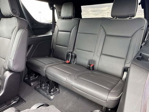 Used 2023 GMC Yukon SLT w/ SLT Premium Package image 13