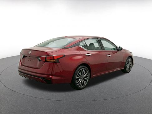 Used 2025 Nissan Altima 2.5 SV FWD image 9