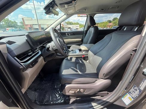 Used 2026 Kia Carnival FWD image 24