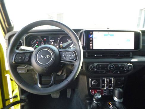 Used 2024 Jeep Wrangler Unlimited Rubicon 4xe AWD/4WD image 10